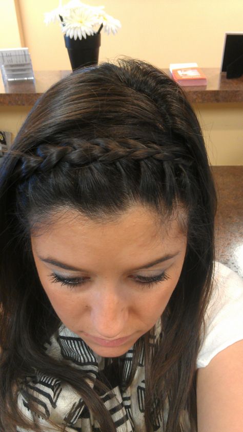 French braid headband. would look so cute on my girls French Braid Headband, Braided Headband Hairstyle, Braid Headband, Awesome Hairstyles, Medium Curly, French Braid Hairstyles, Medium Curly Hair Styles, French Braid, Curly Hairstyles