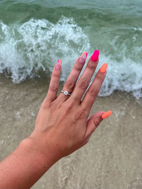 Cute Beach Vacation Nails, Spring Vacation Nails Simple, Beach Holiday Nails 2023, Beach Nail Designs Coffin, Dip Nails For Mexico Vacation, Easy Vacation Nails, Vacation Nails Coffin Shape, Vacation Nails 2023 Trends, Cute Nails For Vacation Short