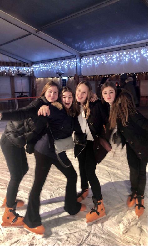 Ice Skating Outfit With Friends, Ice Skating Aesthetic Outfit, Outfit With Friends, Skate Aesthetic Outfits, Ice Outfit, Ice Skating Aesthetic, Aesthetic Best Friends, Ice Skating Pictures, Skating Photos