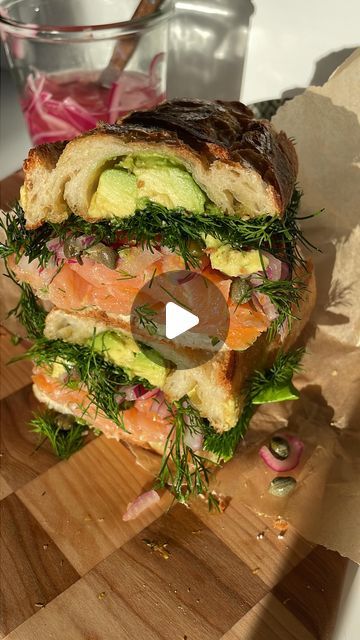 Horseradish Aioli Recipe, Salmon Baguette, Salmon Sandwich Recipes, Horseradish Aioli, Toast With Butter, Horseradish Mayo, Smoked Salmon Sandwich, Pickled Red Onion, Club Sandwich Recipes