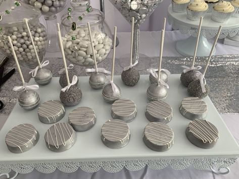 Chocolate covered Oreos and cake pops Black And Silver Treat Table, Grey Foods For Party, Disco Theme Desserts, Metallic Cake Birthday, Black And Silver Treats, Silver Desserts, Silver Dessert Table, Silver Cake Pops, Silver Candy Buffet