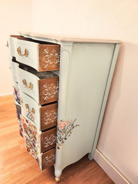 Fairycore Dresser Furniture, Refinished Chest Of Drawers, Vintage Chest Of Drawers Makeover, Cottage Core Dresser, Decoupage Dresser Drawers, Wooden Dresser Makeover, Painting Dresser Ideas, Dresser Upcycle Diy, Painting Drawers