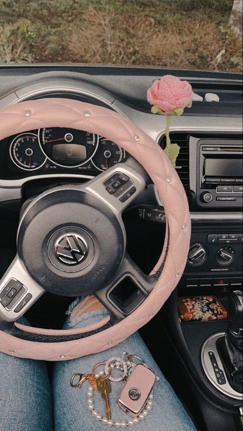 Bettle Vw Interior, Old Car Interior Ideas, Vw Beetle Interior Accessories, Corded Phone Aesthetic, Volkswagen Beetle Interior Decor, Bettle Volkswagen Aesthetic, Beetle Car Aesthetic Interior, Vw Bug Aesthetic, Beetle Car Interior