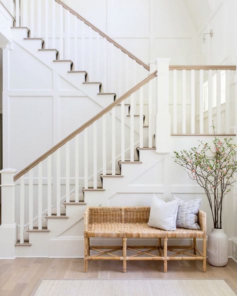 Design doesn’t have to be complicated to be beautiful. Such lovely details in this foyer designed by @flatiron27 📷: @raquellangworthy.photo Stairway Decor Ideas, Stairway Decorating, House Staircase, Staircase Makeover, Stair Case, Foyer Design, Hamptons House, House Stairs, Dream House Interior