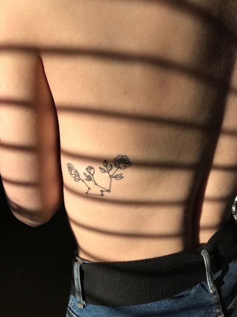 Aquarius rose constellation back tattoo Constellation Back Tattoo, Tattoo Aquarius, Aquarius Symbol Tattoo, Aquarius Tattoos, Aquarius Constellation Tattoo, Small Back Tattoos, Diy Tattoo Permanent, Aquarius Constellation, Aquarius Tattoo