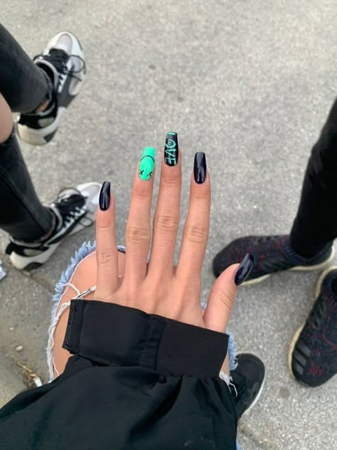 Acrylic Mexican Nails, Coffin Grunge Nails, Grunge Nails Coffin, Nails Acrylic No Design, Summer Gel Nails Ideas Almond, Simple Edgy Nails Short, Mail Ideas 2023, Acrylic Nails Designs Coffin, Edgy Nails Acrylic Grunge