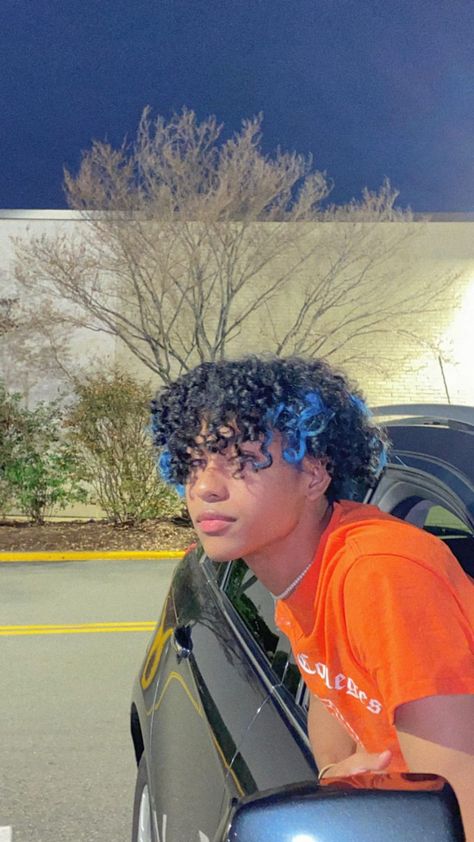 Curly Hair Men Dyed Tips, Curly Hair Dye Men, Blue Curly Hair Men, Curly Hair Color Ideas Men, 3b Curly Hairstyles Men, Curly Hair Dye Ideas Men, Blue Dye Hair, Guys With Blue Hair, Curly Hair Highlights Men