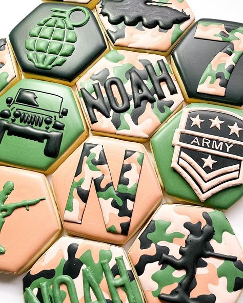 Army Birthday Theme, Army Birthday Cupcakes, Army Royal Icing Cookies, Army Decorated Cookies, Army Biscuits, Military Themed Birthday Party, Army Themed Cake, Army Cookies, Army Birthday Party Ideas