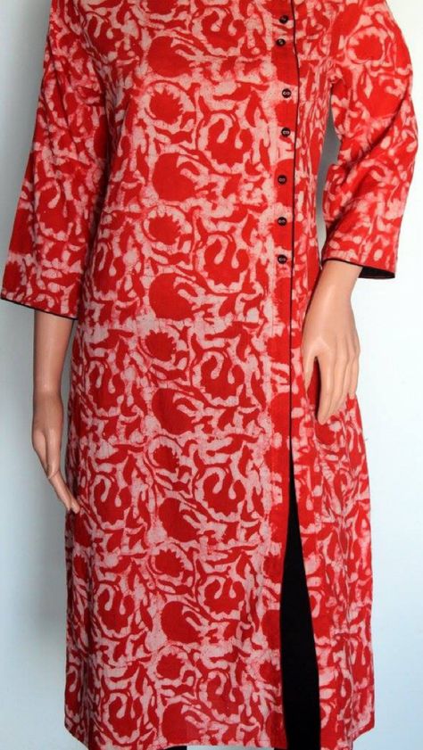 Batik Salwar Kameez Design, Batik Kurti Designs Latest, Batik Print Kurti Patterns, Churidhar Tops, Batik Kurti, Salwar Kameez Design, Model Blouse Batik, Salwar Kameez Neck Designs, Kameez Design