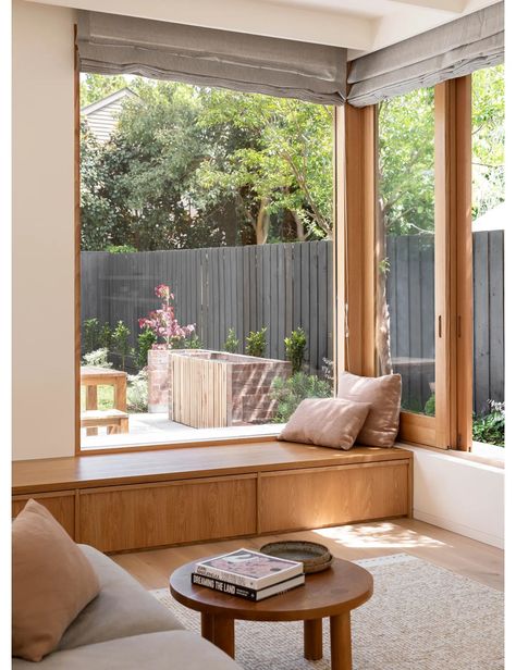 A California Bungalow That Changes With The Seasons Window Bench Seat, Kolam Air, Window Seat Design, Window Bench, California Bungalow, Bungalow Renovation, Window Benches, Bungalow Style, House Extensions