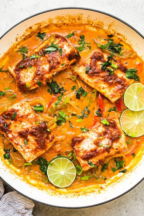 Thai-inspired Red Curry Salmon is simmered in an incredibly tasty coconut red curry sauce with bell peppers, garlic and onions. #curry #coconut #salmon #fish #healthydinner #healthyrecipes #dinner Red Curry Salmon, Coconut Salmon, Coconut Red Curry, Curry Salmon, Curry Coconut, Red Curry Sauce, Vegan Paleo Recipes, Lunch Appetizers, Skinnytaste Recipes