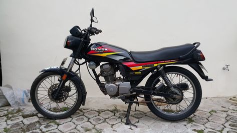 My second bike, 1997 Honda GL Pro 160cc. Had a good time with it until I gave it to my lil' brother early 2001 Honda Gl Pro, Gl Pro, Honda Legend, Honda Gl, Gl Series, Sepeda Motor, Good Time, Cafe Racer, Wallpaper Iphone