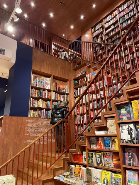 #books #bookstore #brooklyn #newyorkcity #newyork Brooklyn College Aesthetic, New York Bookstore, Brooklyn Bookstore, Brooklyn College, Brooklyn House, Nyc Winter, Weekend In Nyc, College Aesthetic, House Book