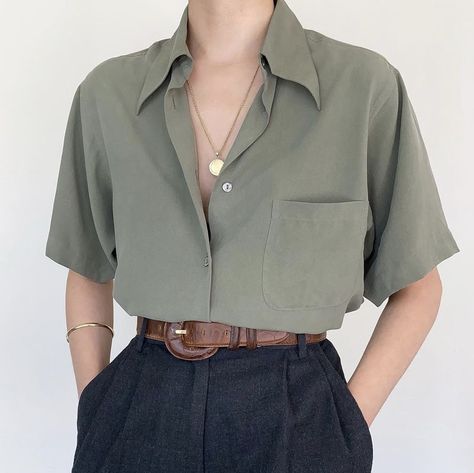 Masculine Style For Women Casual, Masculin Outfits For Women, Vintage Masculine Outfits, Tomboy Professional Outfits, Outfits For Masculine Women, Academic Summer Outfits, Fem Masculine Outfits Summer, Masculine Dress For Women, Masculine Woman Outfits