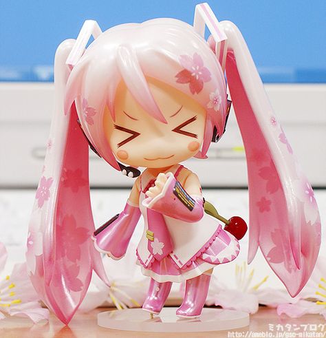 Sakura Miku nendoroid Strawberry Miku, Pink Anime Figure Png, Strawberry Miku Nendoroid, Sakura Miku Nendoroid, Bunny Miku Figurine, Miku Hatsune Chibi, Yumemi Riamu Figures, Kagamine Rin And Len, Figure Photography