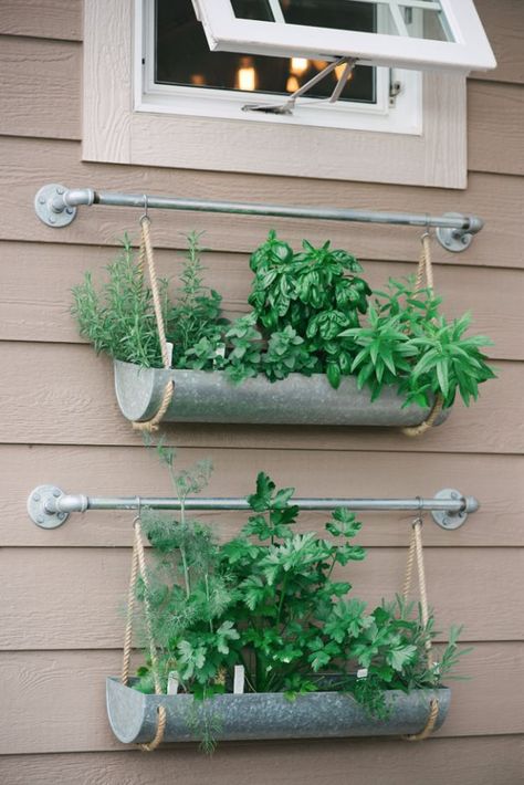 DIY Outdoor Planters - Outdoor Herb Garden - Easy Planter Ideas to Make for The Porch, Pation and Backyard - Your Plants Will Love These DIY Plant Holders, Potting Ideas and Planter Boxes - Gardening DIY for Big and Small Plants Outdoors - Concrete, Wood, Cheap, Simple, Modern and Rustic Projects With Step by Step Instructions Diy Outdoor Planters, Cheap Planters, Potting Ideas, Rustic Projects, Pallet Planter Box, Diy Planters Outdoor, Planters Outdoor, Dogs Instagram, Outdoor Herb Garden