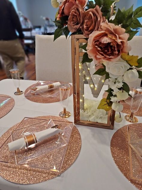 Table Centerpieces Rose Gold, Rose Gold And Champagne Table Decor, Rose Gold Lantern Centerpiece, Rose Gold Mexican Theme Party, Rose Gold And White Table Setting, Rose Gold And Pink Party Decorations, Rose Gold Birthday Theme Table Settings, Rose Gold Engagement Party Ideas, Rose Gold Table Scape