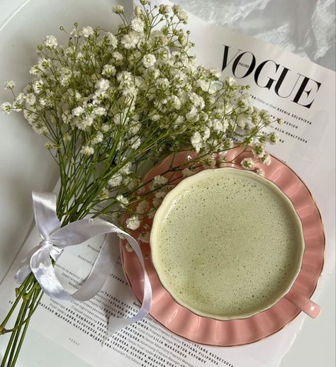 Matcha latte March Inspo Aesthetic, Pretty Green Aesthetic, Matcha Drink Aesthetic, Pink Green Aesthetic, Matcha Latte Aesthetic, March Aesthetic, Aesthetic Matcha, Matcha Girl, Matcha Cafe