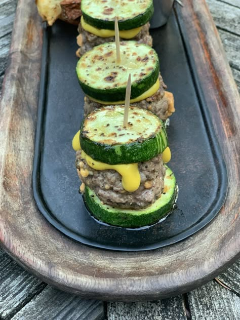 Who needs a bun?  Make my mini beef sliders with zucchini buns - so good! Zucchini Burger Sliders, Eightball Zucchini Recipes, Mini Zucchini Burgers, Dinner On A Bun Ideas, Zucchini Sliders, Weight Watchers Zucchini, Zucchini Beef, Steakhouse Seasoning, Zucchini Burgers