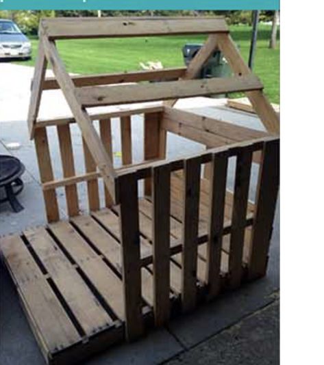 Diy Outdoor Playhouse, Backyard Dog Area, Pallet Dog House, Outdoor Kids Play Area, Pallet Playhouse, Diy Dog Kennel, Outdoor Dog House, Backyard Kids Play Area, Build A Playhouse