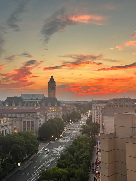 Washington DC. Summer sunset Washington D.c Aesthetic, Washington Dc Aesthetic, Washington Dc Summer, Dc Aesthetic, Diego Barrueco, City Aesthetics, Willa Holland, Dc Trip, City Sunset