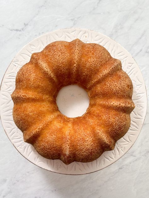 Easy Classic Vanilla Bundt Cake - BAKE WITH ZOHA Donut Bundt Cake, Vanilla Bundt Cake Recipes, Vanilla Bundt Cake, Bourbon Whipped Cream, Cookie Dough Filling, Kentucky Butter Cake, Wine Cake, Chocolate Fudge Frosting, Yoghurt Cake