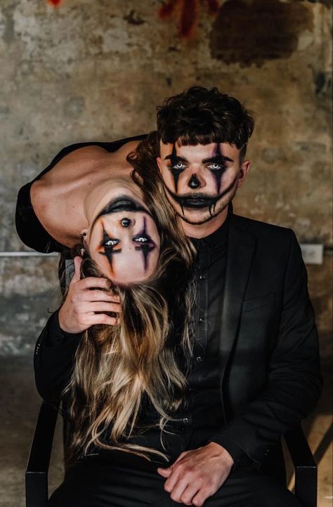 Spooky Makeup, Halloweenský Makeup, Creepy Halloween Costumes, Horror Halloween Costumes, Halloween Parejas, Halloween Photography, Couples Halloween Outfits, Cute Couple Halloween Costumes, Halloween Tattoo