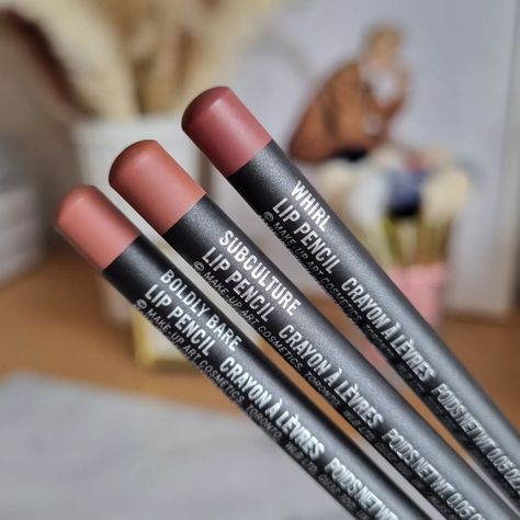 My favourite Lip Liners by @maccosmetics 🫶🏼 Whirl - the perfect muted nude shade to contour the lip 🤎 Subculture - a neutral nudy beige for bare but better lips 💋 Boldly Bare - a warm toned brown perfect to outline for peachy lips 🍑 #mac #maccosmetics #maclipliners #maclippencil #lipliner #lippencil #whirl #subculture #boldlybare #nudelipliner Lipliner Brown, Lip Liner Brown, Brown Lipliner, Peachy Lips, Whirl Lip Liner, Lip Liner Collection, Brown Lip Liner, Peachy Lip, Bts Foto