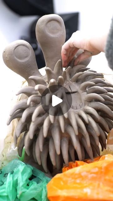 Ceramics Videos on Instagram: "Funny handbuilding monster by @hannahsimpsonstudio" Ceramics Videos, Ceramic Monsters, Carillons Diy, Clay Monsters, Diy Plaster, Ceramic Art Sculpture, Pottery Videos, Gnomes Diy, Clay Inspiration