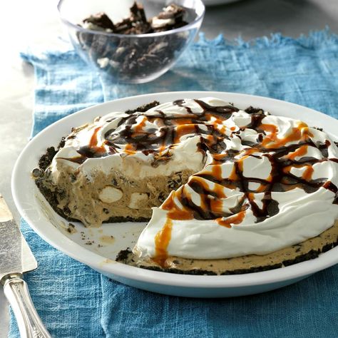 It’s easy to stir mini marshmallows, mini chocolate chips and crushed sandwich cookies into coffee ice cream to create this irresistible frozen dessert. —Cherron Nagel, Columbus, Ohio Cold Sweets, Coffee Pie, Hot Fudge Topping, Ice Cream Pie Recipe, Favorite Pie Recipes, Lime Pie Recipe, Ice Cream Pie, Christmas Pie, Pecan Ice Cream