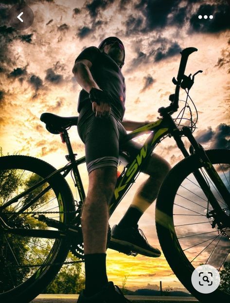 Cycling Photography Photo Ideas, Biker Pose, Bike Pictures Photo Ideas, Cycle Photography, Bicycle Photoshoot, Cyclist Photography, Photography Photo Ideas, Mountain Biking Photography, Bicycle Photography