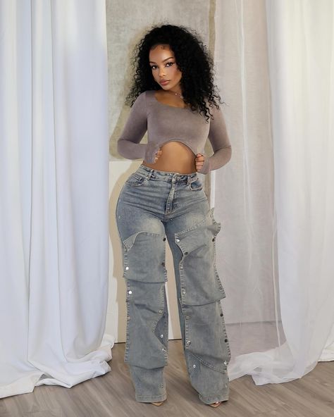 Fall-ing for you 🍂🍁 “Kita Washed Scoop Neck Top” with “Hazel Snap Button Baggy Jeans” Use code: FALLINLOVE Denim Wide Leg, Denim Decor, Women Streetwear, Winter Jeans, Hip Hop Streetwear, Ankle Length Pants, Cargo Trousers, Streetwear Women, Wide Leg Denim