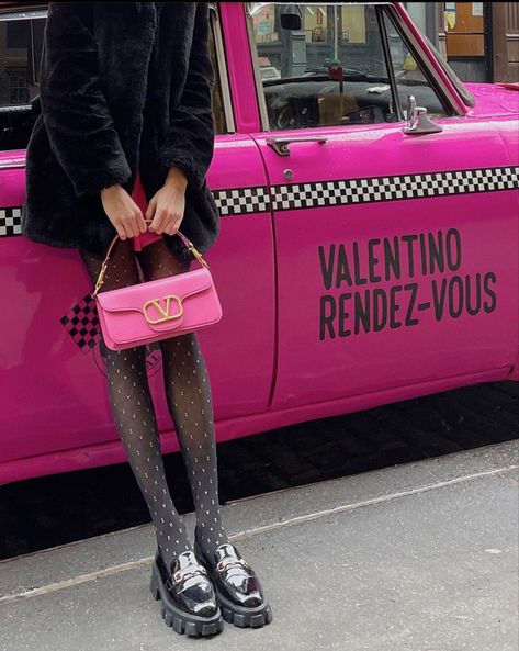 Pancakes Birthday, Pink Bags Outfit, Valentino Outfit, Valentines Boyfriend, Cake Desert, Yummy Pancakes, Chanel Bag Outfit, Necklace Tattoo, Valentino Bag