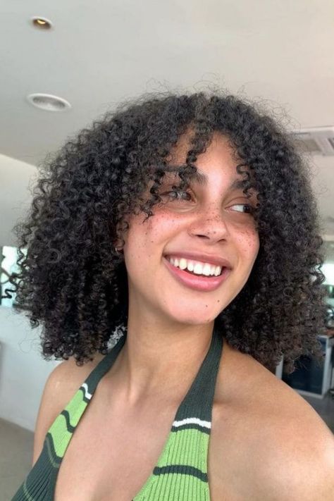 Curtain Bangs Coily Hair, Natural Hair Curtain Bangs, 3c Bangs, Cute Bobs For Thick Hair, Coily Haircuts, Cute Hairstyles For Medium Length Hair, Curly Cuts Black Women, Curtain Bangs With Curly Hair, Bobs For Thick Hair