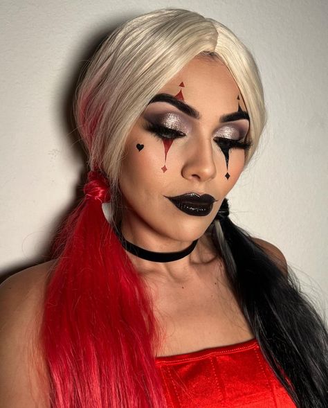 29 Harley Quinn Makeup Ideas: Iconic Looks for Every Occasion Halloween Makeup Looks Harley Quinn, Harley Quinn Comic Makeup, Classic Halloween Makeup, Old Harley Quinn Makeup, Harley Quinn Hair Ideas, Harley Quinn Clown Makeup, Clown Makeup Ideas Easy, Easy Harley Quinn Makeup, Black Harley Quinn Makeup