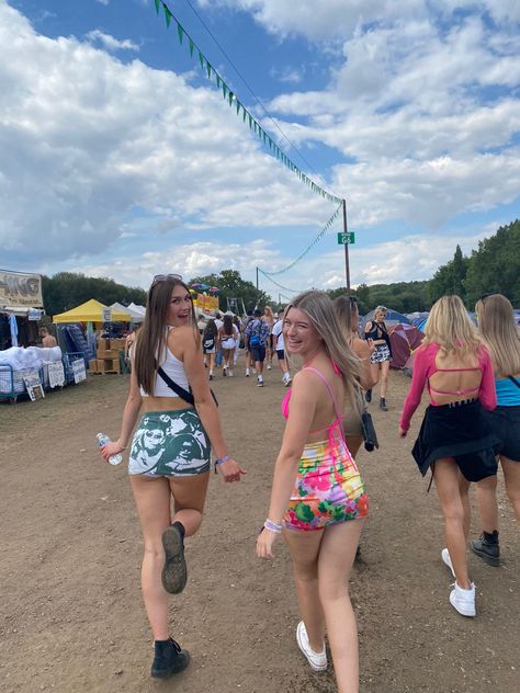 Longitude Festival Outfits, Boardmasters Festival, Dresses For Festivals, Coachella Outfit Ideas, Top 10 Hairstyles, Outfits Coachella, Hairstyle For Wedding, Hairstyle 2024, Lollapalooza Outfit