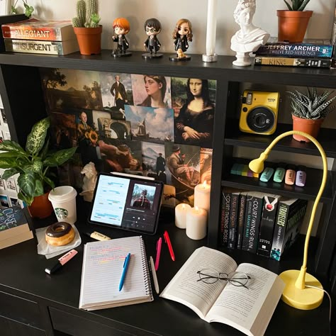 Black And Brown Desk Aesthetic, Black Cute Desk, Dark Academia Aesthetic Desk Setup, Desk Aesthetic Maximalist, Black Desk Aesthetic Ideas, Desk Clutter Aesthetic, Aesthetic Desk Black, Desk Top Aesthetic, Dark Brown Desk Aesthetic