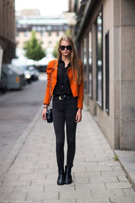 All Black Outfits For Women, Stockholm Street Style, Orange Jacket, Wearing All Black, Street Style Trends, Outfit Trends, Street Style Chic, All Black Outfit, Street Chic