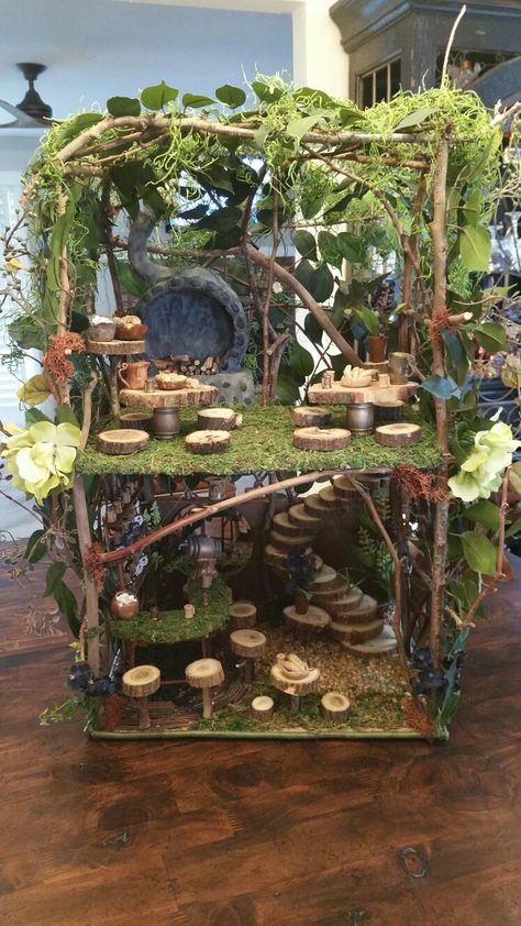 Kandang Hamster, Fantasy Dollhouse, Fairy Tree Houses, Fairy House Crafts, Fairy Garden Furniture, Fairy Village, Fairy House Diy, Fairy Garden Designs, Fairy Home