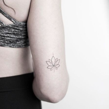 Back Of The Arm Lotus Flower Tattoo. A tricep lotus design with overlapping lines and dots. Click through for 40 lotus flower tattoo ideas. #lotusflowertattoos #tattooideas #flowertattoos IG: @rachainsworth Lotusblume Tattoo, Small Lotus Tattoo, Cat Tattoos, Tiny Tattoo, Instagram Tattoo, Lotus Tattoo, Flower Tattoo Designs, Symbolic Tattoos, Simplistic Tattoos