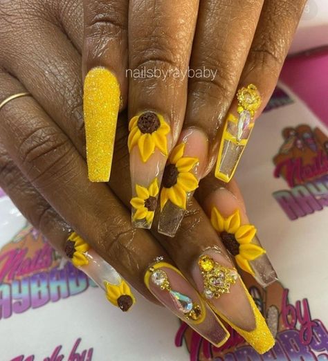 Charro Nails, Nail Inspo Nail Art, Sunflower Nail Art, Quinceanera Nails, Sugar Nails, Latest Nail Designs, Yellow Nail, Sunflower Nails, Floral Nail Art