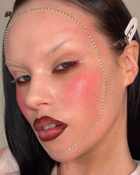 *•.¸♡ α𝓸𝕚ᠻ𝑒 ♡¸.•* on Instagram: �“rhinestone realnezzz eyes @maccosmetics chestnut liner @sensoriumbeauty platinum brow engineer lips @maccosmetics chestnut liner face…” Chestnut, Ear Cuff, Makeup Looks, Platinum, Nose Ring, Engineering, Lips, Hoop Earrings, Makeup