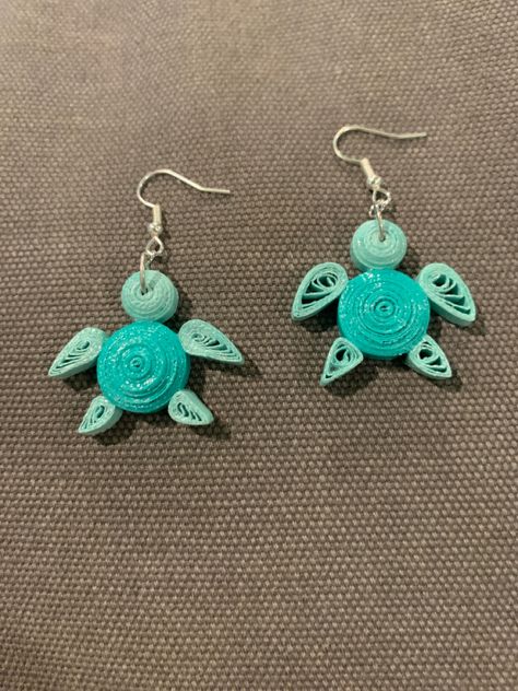 Lilo And Stitch Clay Earrings, Quilling Turtle, Stitch Clay, Quilling Jewelry, Turtle Earrings, Clay Ideas, Paper Quilling, Clay Creations, Lilo And Stitch