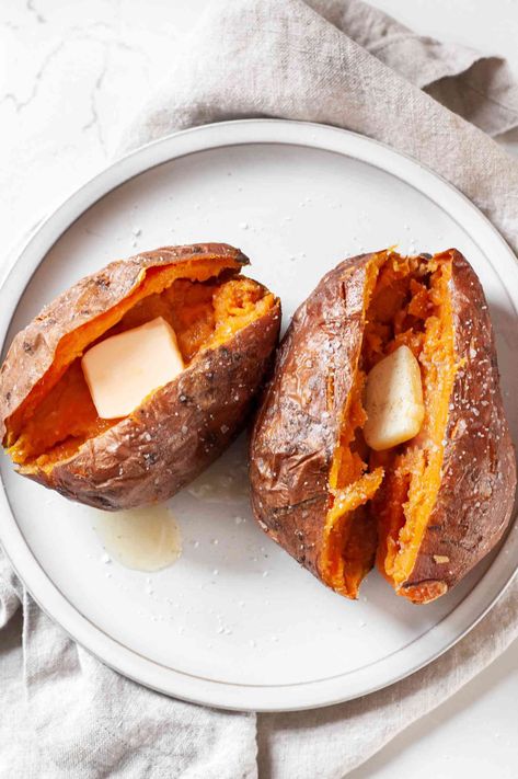 Perfect Baked Sweet Potato, Microwave Sweet Potato, Sweet Potato Recipes Baked, Twice Baked Sweet Potatoes, Baked Sweet Potatoes, Christmas Side Dishes, Cooking Sweet Potatoes, Potato Recipe, Sweet Potato Pie