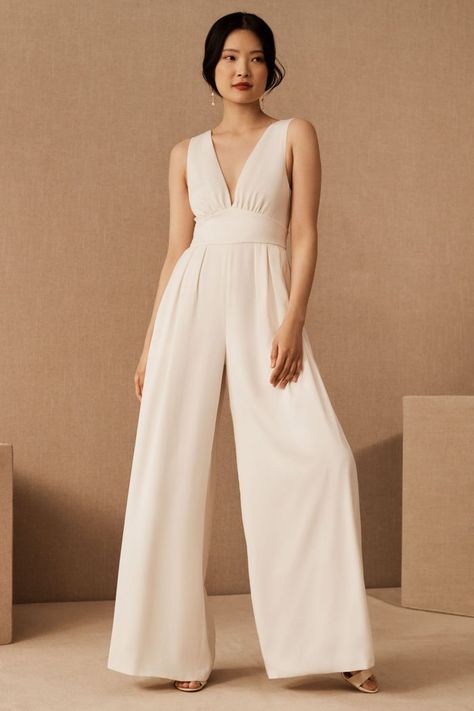 Pantsuit Wedding Dress, Graduation Vibes, Smart Jumpsuit, Jumpsuit Ideas, Wedding Jumpsuits, White Jumpsuit Wedding, Backyard Wedding Dresses, Graduation Suits, Anthropologie Wedding