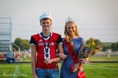 Homecoming king and queen recived their crowns Homecoming King And Queen, Homecoming King, Ar Photography, King And Queen, Homecoming, Crown, Queen, How To Plan, Photography