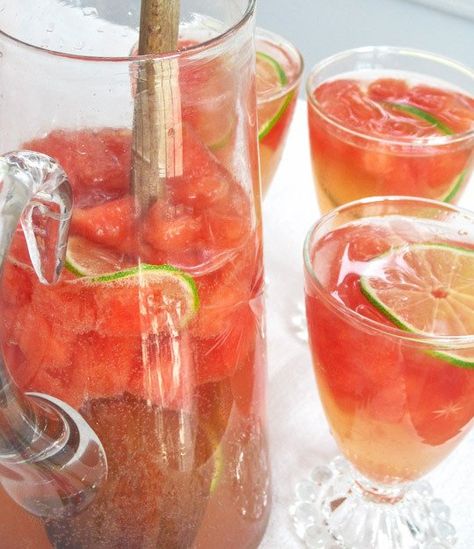 15 Fabulous Pitcher Drinks for a Party Lavender Vodka, Pitcher Drink Recipes, Watermelon Sangria, Pitcher Drinks, Blueberry Lavender, Pitcher Cocktails, Backyard Dinner Party, Batch Cocktails, Healthy Cocktails