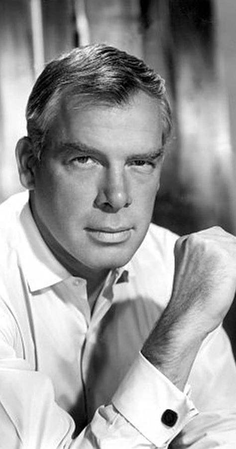 Lee Marvin - - - (1924 - 1987) Lee Marvin, Classic Movie Stars, Hollywood Icons, Character Actor, Actrices Hollywood, Hollywood Legends, Hollywood Actor, Famous Faces, White Photo