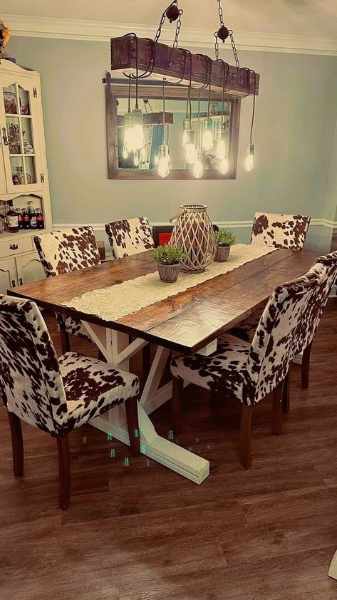 Western Dining Room Table, Western House Ideas, Western Dining Room, I Love Cows, River House Decor, Dining Room Table And Chairs, Western Interior, Diy Projects For Bedroom, Ranch House Decor