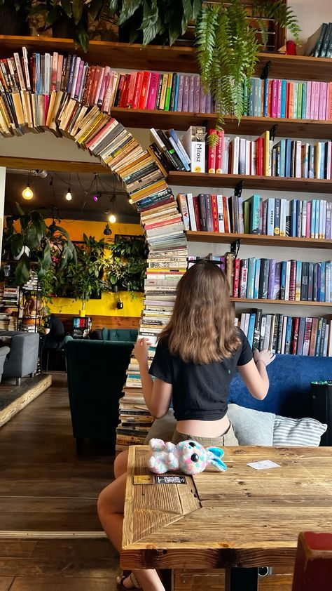 Small Bookstores Ideas, Used Book Store Aesthetic, Witchy Bookstore Aesthetic, Cozy Book Store Cafe, Cafe With Books Coffee Shop, Small Bookstore Cafe Aesthetic, Coffee Shop At Home Ideas, Coffee Book Shop Design, Coffee And Book Shop Aesthetic